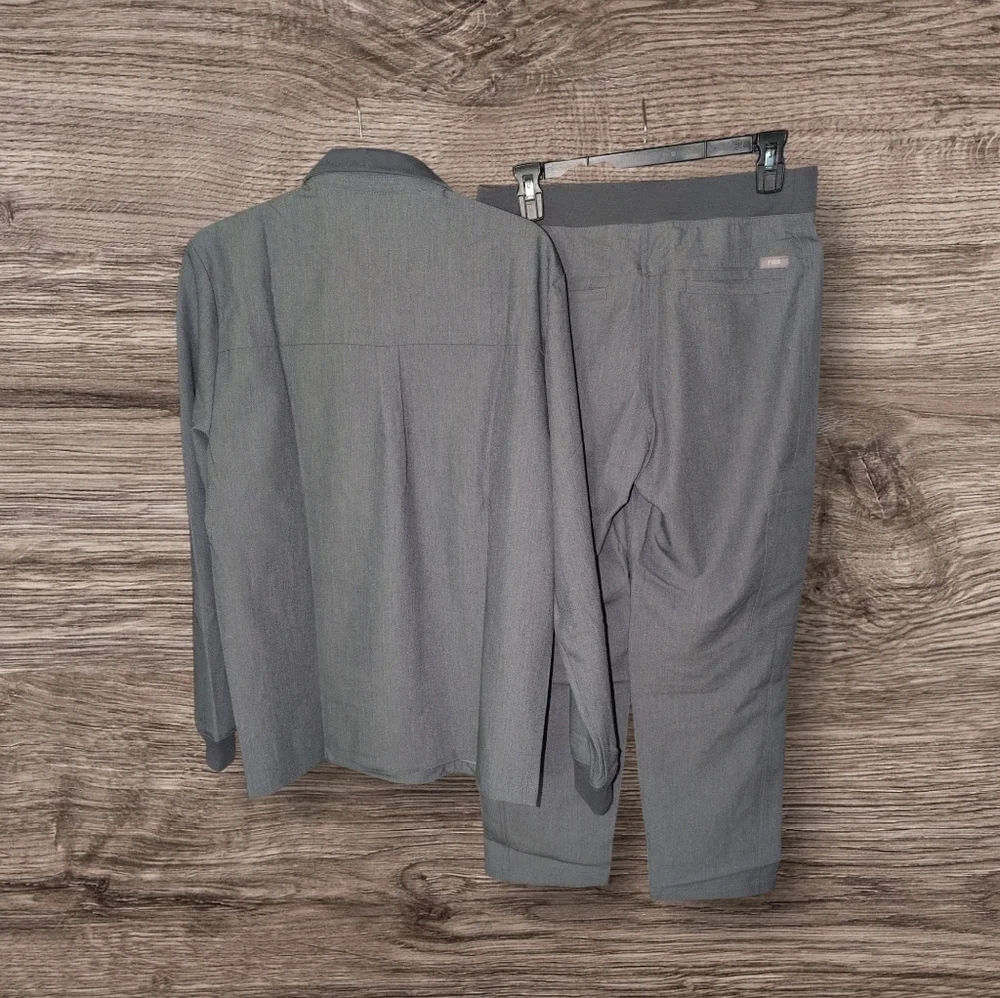New Figs Men's Scrub Set